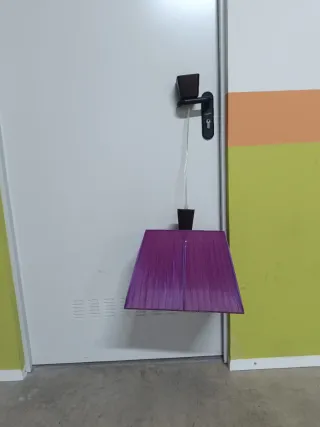 Lámpara de dormitorio morada