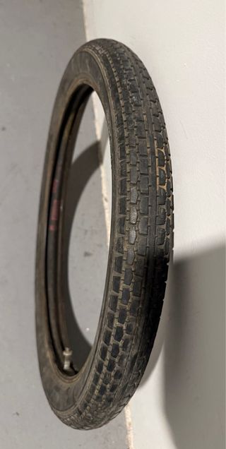 Neumático Pirelli Ciclomotor antiguo