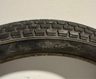 Neumático Pirelli Ciclomotor antiguo