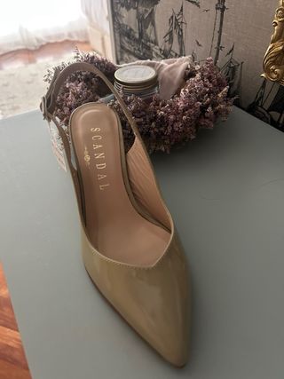 Zapatos de tacón color piedra sin estrenar