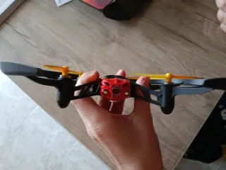 Drone Parrot Rosso e Giallo