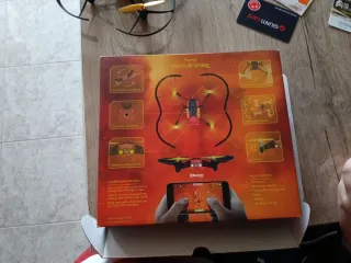 Drone Parrot Rosso e Giallo