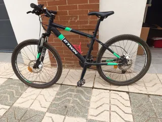 Bicicleta B'Twin Negra y Verde