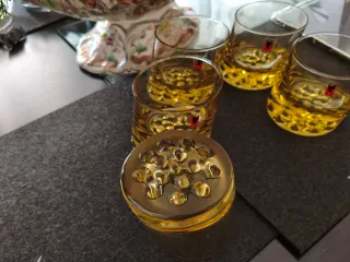 Juego de 5 vasos de cristal ámbar
