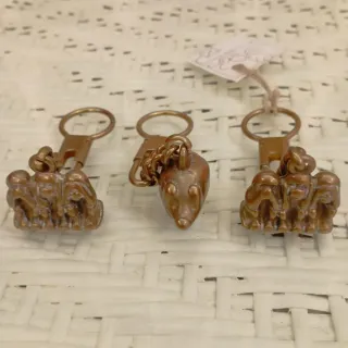 Portachiavi in ottone, 3 scimmiette e maialino