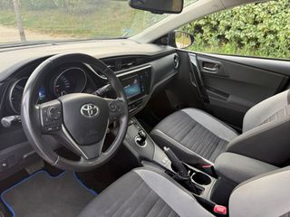 Toyota Auris, techo solar y faros de xenon
