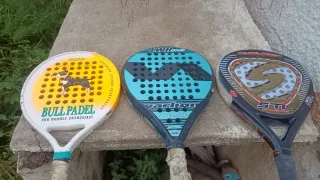Set di tre racchette da padel di marche diverse