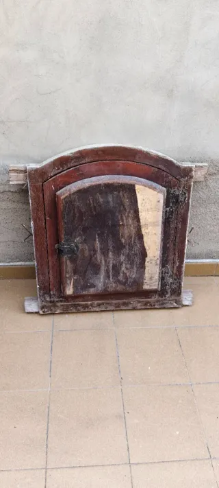 Ventana antigua madera con cristal