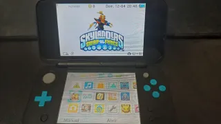 Nintendo 2DS XL Nero/Blu + Caricatore + 5 giochi