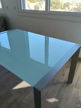 Mesa de comedor cristal y metal