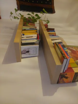 Scaffali galleggianti in legno