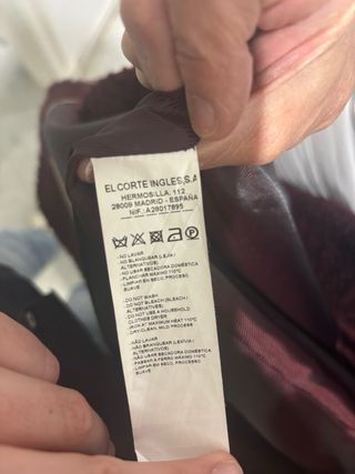 Abrigo Antea burdeos con cuello de pelo