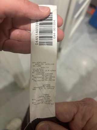 Abrigo Antea burdeos con cuello de pelo