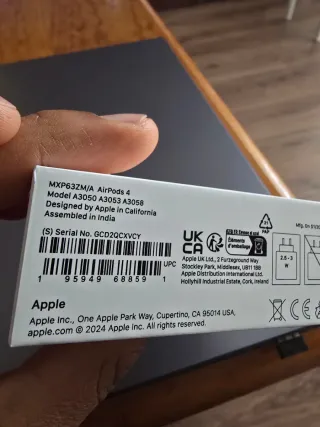 Apple AirPods 4