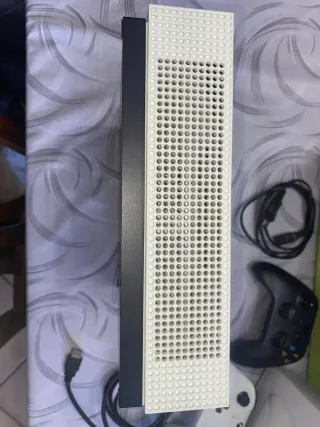 Xbox One Minecraft Edition + 2 controller