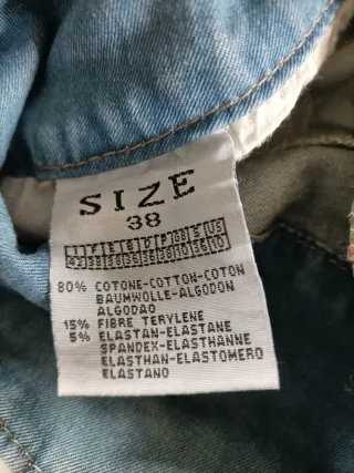 Pantalones vaqueros desgastados