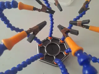 Pulpo de soldadura con pinzas