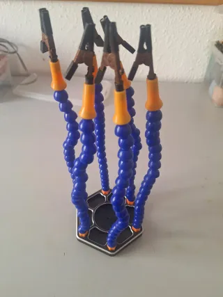 Pulpo de soldadura con pinzas