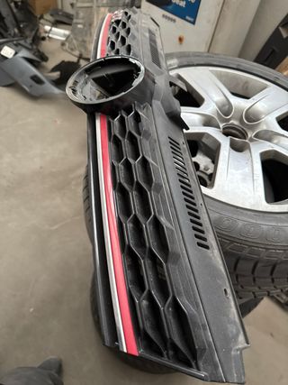 Rejilla Delantera Golf 7.5 GTI