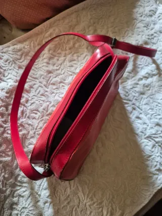 Bolso de hombro rojo con bolsillo interior