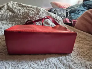 Bolso de hombro rojo con bolsillo interior