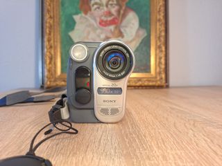 Videocámara Sony Digital8 DCR-TRV255E Plata