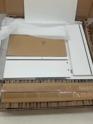 Mesita de noche flotante blanca