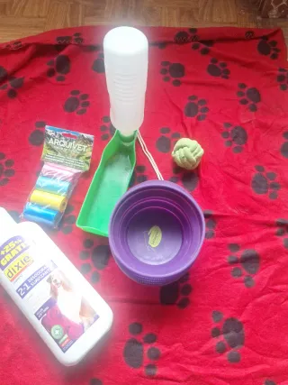 Accesorios para mascotas: manta, bebedero, cuenco