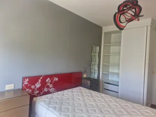 Alquilo una habitaciom. Piso de lujo