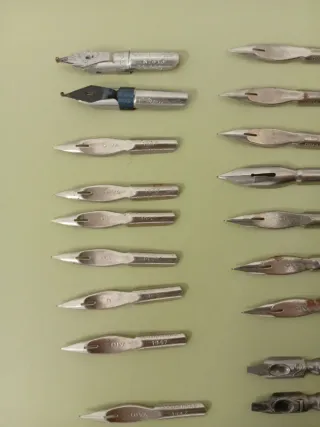 Penne calligrafiche per la scrittura