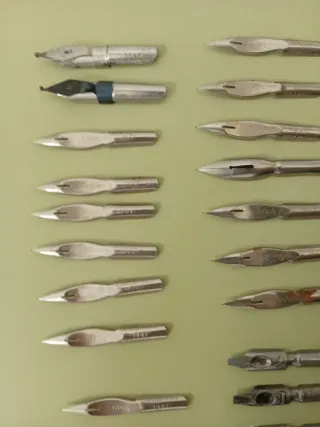 Penne calligrafiche per la scrittura