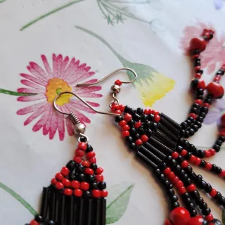 Pendientes Vintage Cuentas Flecos Rojo Negro