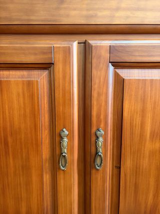 Mueble de salón madera y cristal