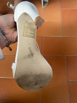 Sandali bianchi tacco a spillo con cinturino