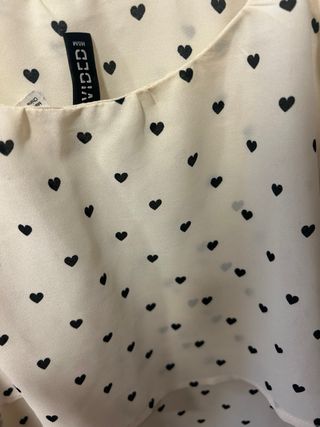 Blusa H&M Beige Corazones Negros