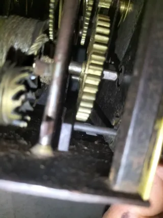 Pequeño y raro reloj morez antiguo 1866