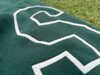 Sudadera Bershka verde con letras