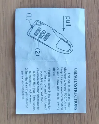 Candado de combinación plateado