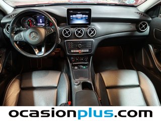 Mercedes-Benz GLA 180 90 kW (122 CV)