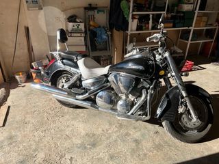 Honda Cruiser Negra y Blanca