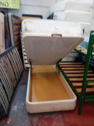 Canapé de tela y madera