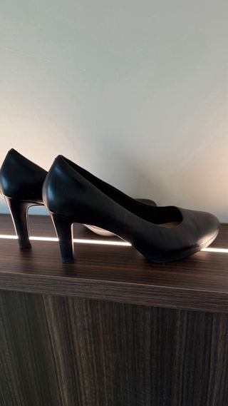 Zapatos de tacón, piel, plantilla acolchada.