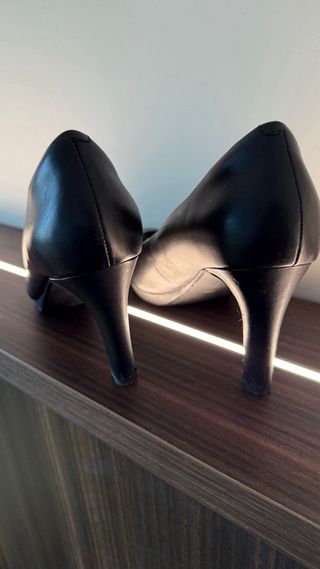 Zapatos de tacón, piel, plantilla acolchada.
