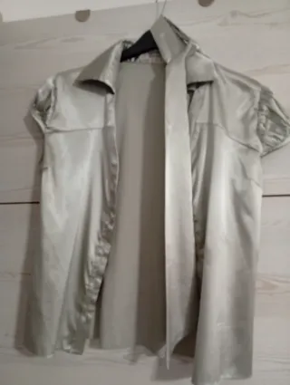 Camisa fiesta satinada plateada