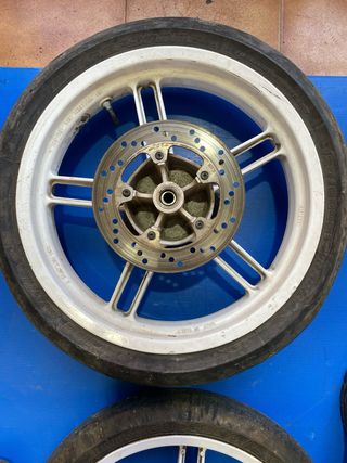 Ruedas Yamaha TZR con slicks