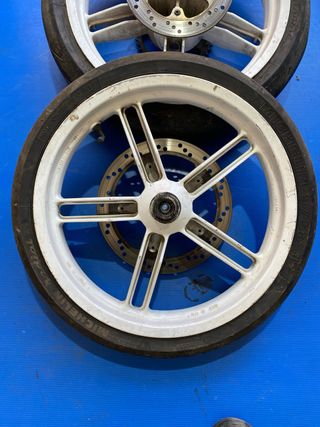 Ruedas Yamaha TZR con slicks