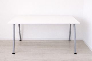 Scrivania IKEA bianca 120x60 cm