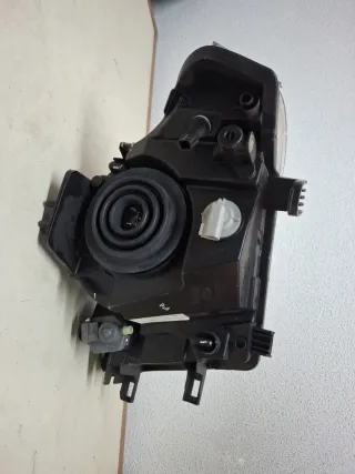 Faro Izquierdo Nissan Hella