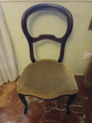 Sofá, 2 sillones y 6 sillas antiguas