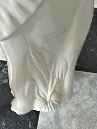 Paragüero blanco con forma de elefante